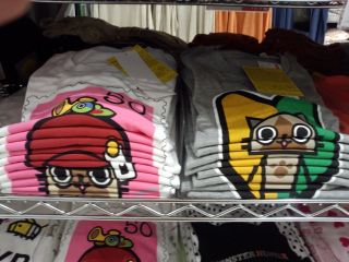 Illustration for article titled Uniqlo Folds T-Shirts Better Than You Do